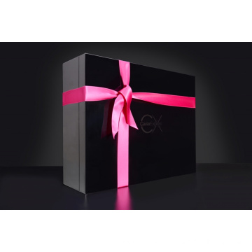 Caja de regalo con cinta accesoria